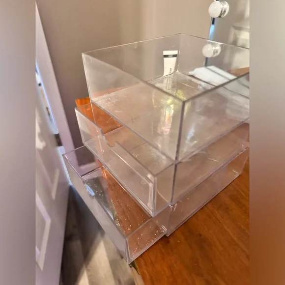 Clear Makeup Organizer!