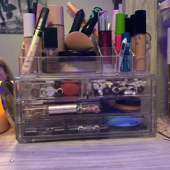 Super cute makeup organizer!!!