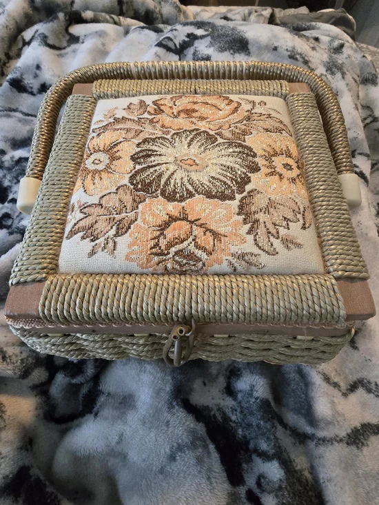 Vintage Singer Floral Woven Sewing Basket with Padded Lid Cottagecore Fairycore