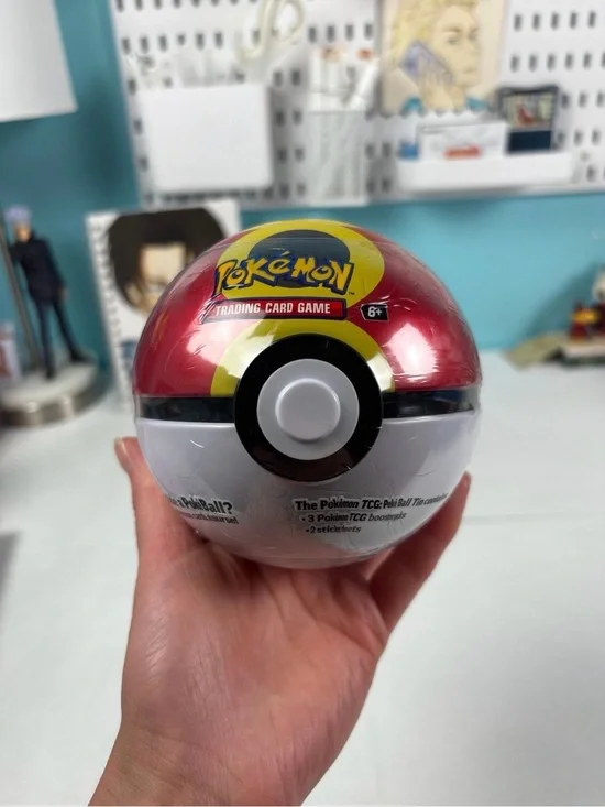 Pokemon tcg pokeball tin