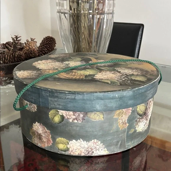 Round Storage Hat Box Hydrangea Floral Design Green Handle vintage