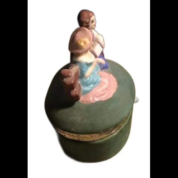 Vintage Victorian Courting Couple Hinged Trinket Box Green Porcelain Japan