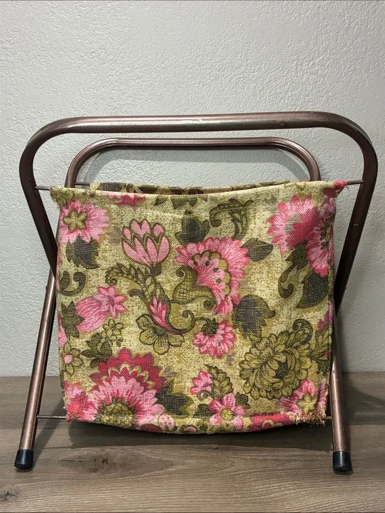 Vintage Cottagecore Foldable Sewing Knitting Magazine Caddy