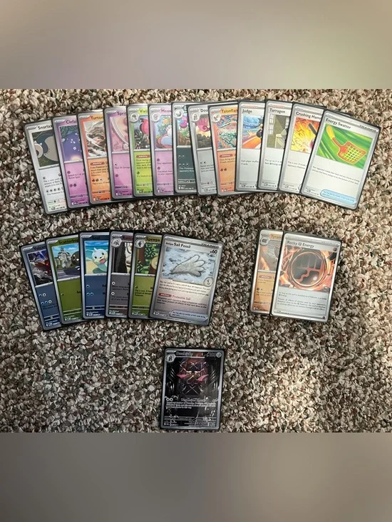 Pokémon Trading Card Lot - Assorted Colors