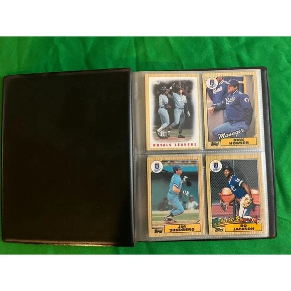 Kansas City Royals 1987 Topps Team Set with 40 card collector‎ album. Bo Jackson