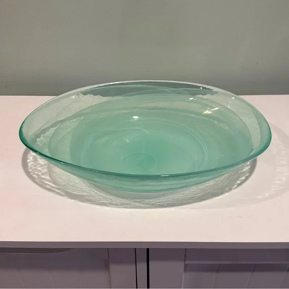 [ 2 FOR $40 ] LARGE BLUE GLASS SWIRL SERVING BOWL