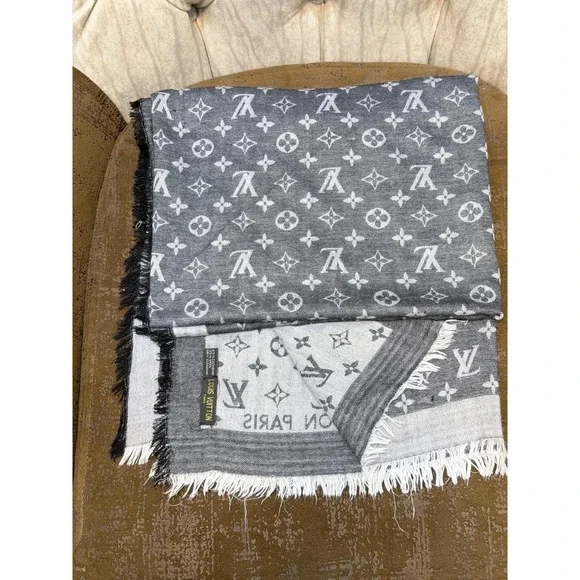 Louis Vuitton Monogram Shine Shawl Grey Silver Silk Wool Scarf Fringed Square