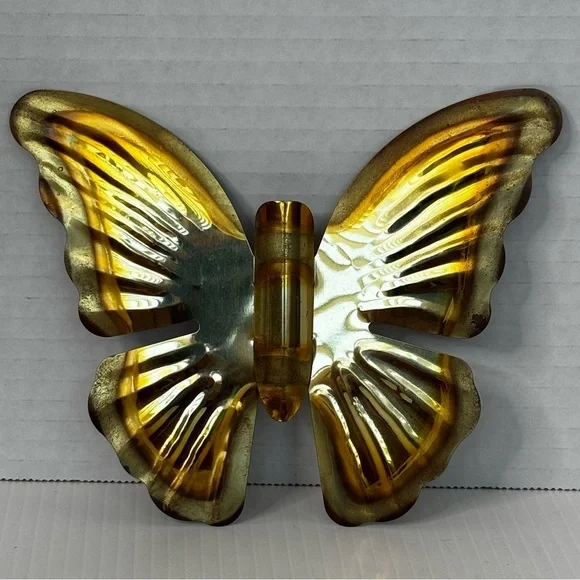 1 VINTAGE METAL ART BUTTERFLY WALL HANGING 5”x6.25”