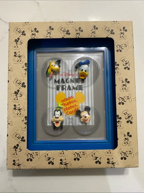 Disney NWT 2001 Magnet Photo Frame with Mickey, Donald, Goofy & Pluto