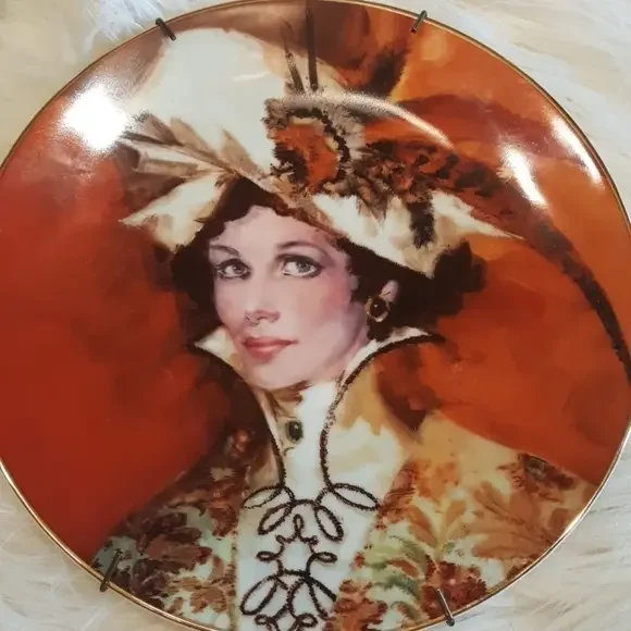 THE FOUR‎ SEASONS AUTUMNS BRIGHT BLAZE PLATE