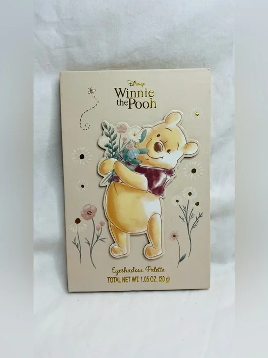 Disney Winnie the Pooh Pastel Yellow & Beige Wall Art eyeshadow palette