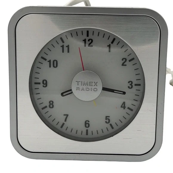 Vintage Timex T319S Easy To Read Alarm Clock Radio Silver Analog AMFM Snooze Y2K