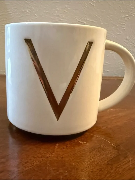 William Sonoma White Ceramic Mug with Gold 'V' Accent - Home Dining