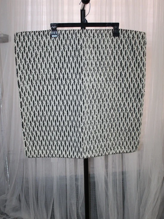 Williams Sonoma Textured Diamond Weave Pillow Cover.  Sz. 24