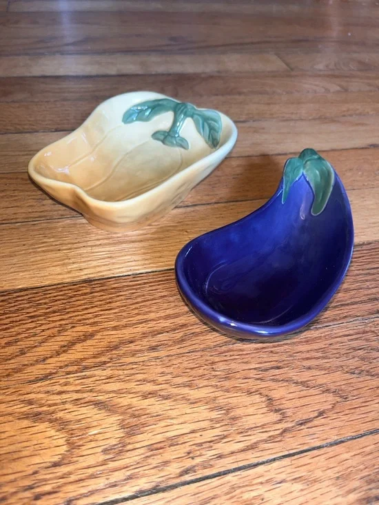 Set of 2 Williams Sonoma Jardin Potager Eggplant and Yellow Pepper dishes