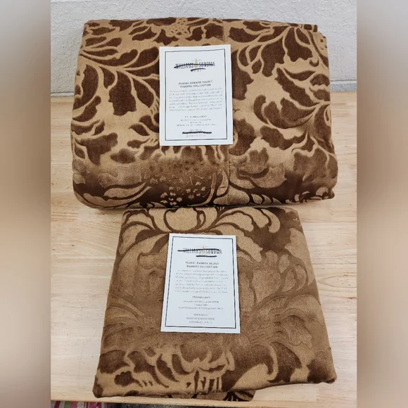 Williams Sonoma Home Floral Velvet Scroll Damask Coverlet F/Q  1 Sham Brown NOS