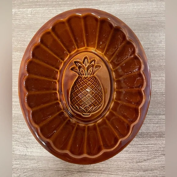 Williams Sonoma Brown Ceramic Pineapple Mold Wall Hanging