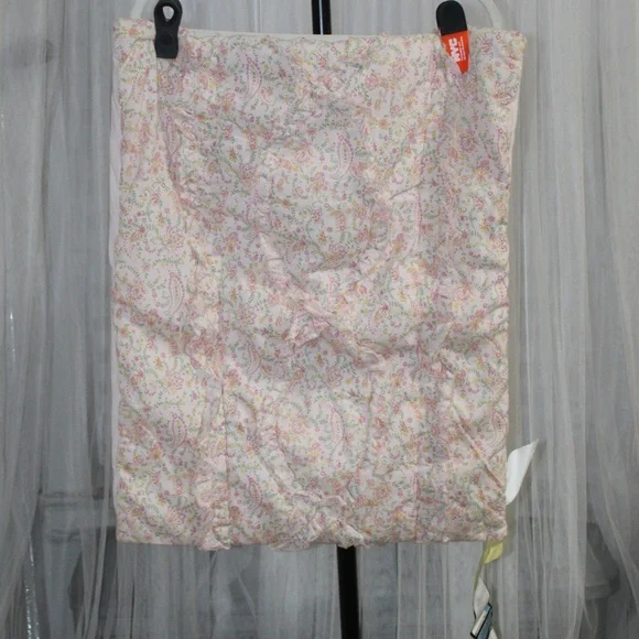 Williams Sonoma. Printed Floral Pattern Hand Quilting Ruched Sham.