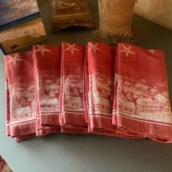 5 WILLIAMS SONOMA, RED and WHITE St. Nick Napkins, textured 48 Linen 52 Cotton.