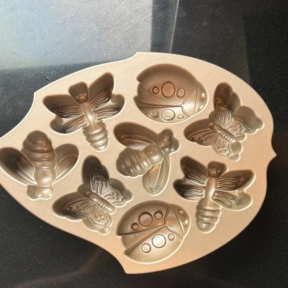Backyard Bugs Non-Stick William Sonoma Baking Mold - Gold