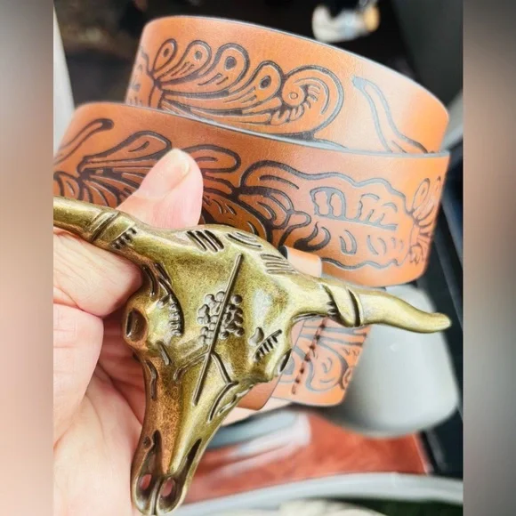 Western-style brown leather belt
