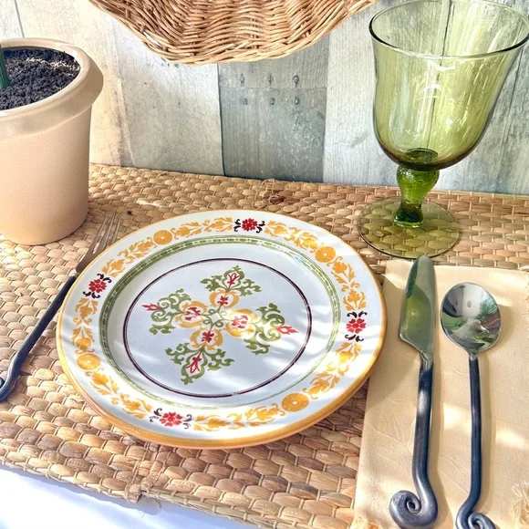 🌴 Lovely Williams Sonoma Italy Yellow, Green & Red Flora Dinner Plate