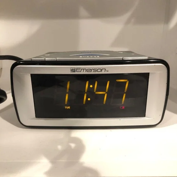 Emerson Research SmartSet CKS9051 Dual Alarm Clock AMFM Radio Tested WORKS