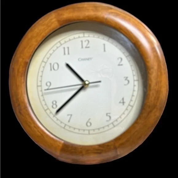 Solid Wood Frame and glass lens Large Arabic numbers Quartz crystal timekeeping