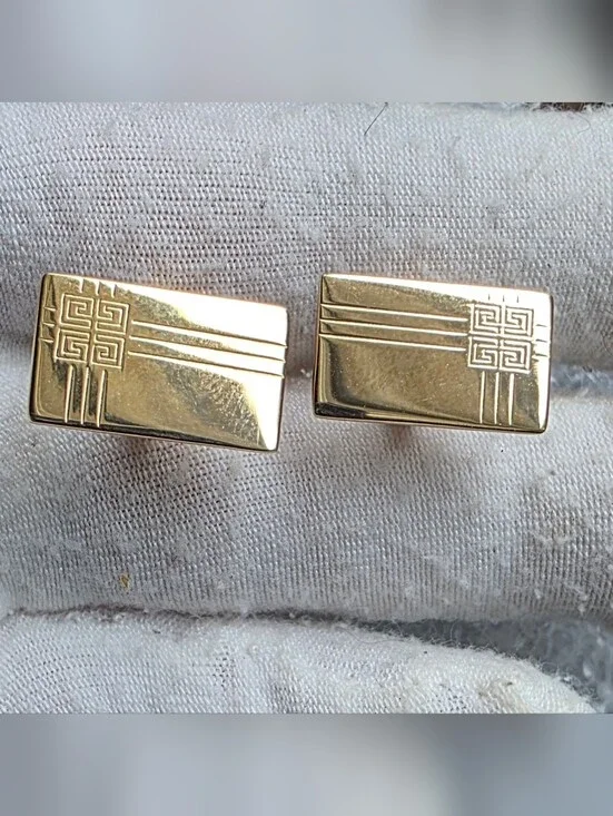 Vintage Givenchy Gold Tone Rectangle 4G Logo CufflinksCategory