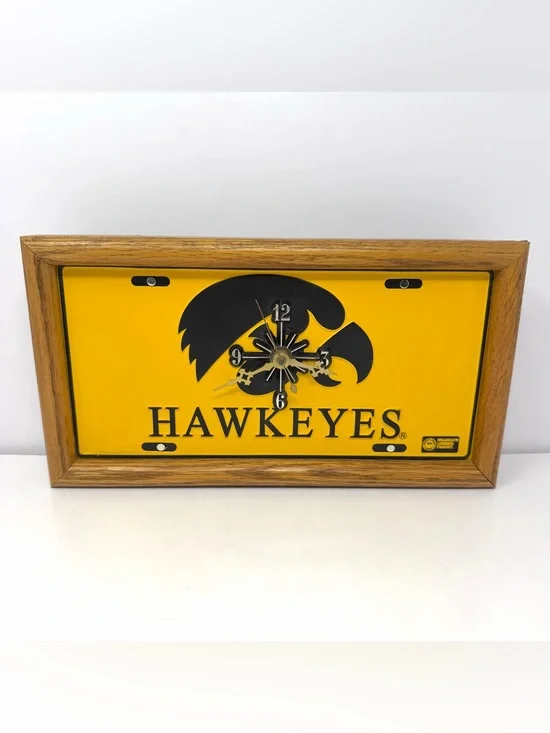 VTG Iowa Hawkeyes Wood Framed License Plate Wall Clock Seiko SKP Quartz 80s 90s
