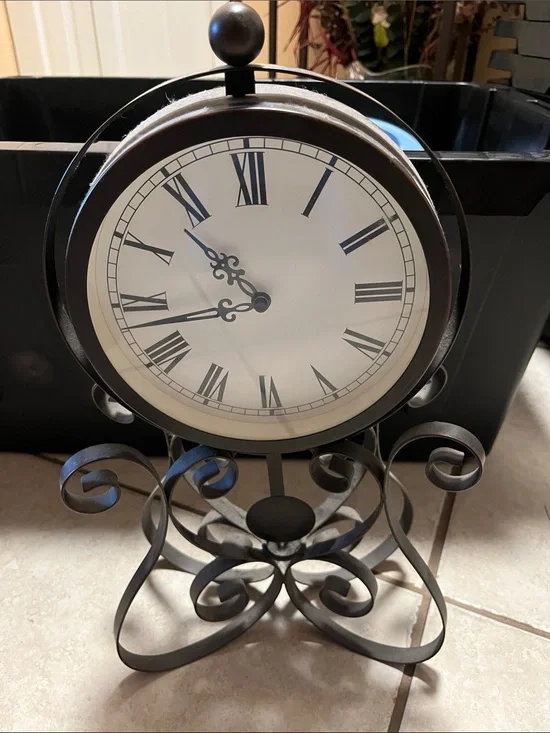 Vintage Classic Black Scrollwork Table Clock - Unbranded. Does need battery.