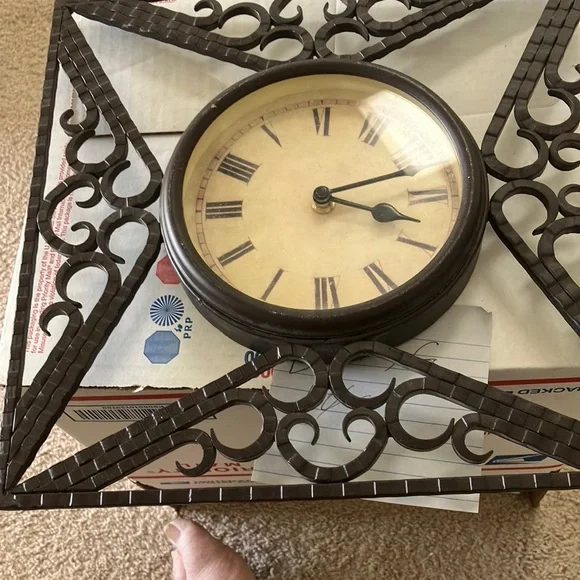 FINAL MARKDOWN Metal wall clock