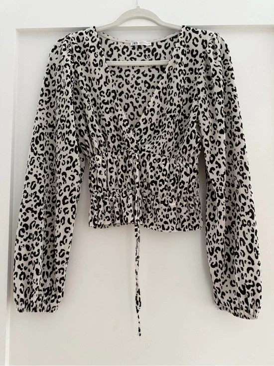 Zara White and Black Leopard Print Cinched Waist Blouse