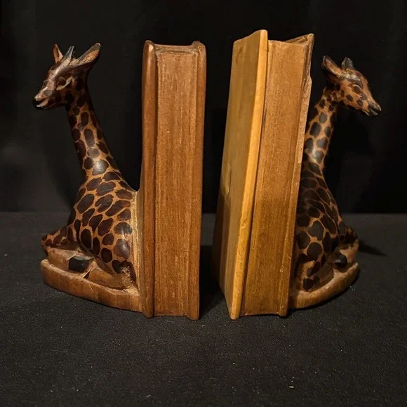Wooden Giraffe Bookends: Hand-Carved Animal Shelf Decor