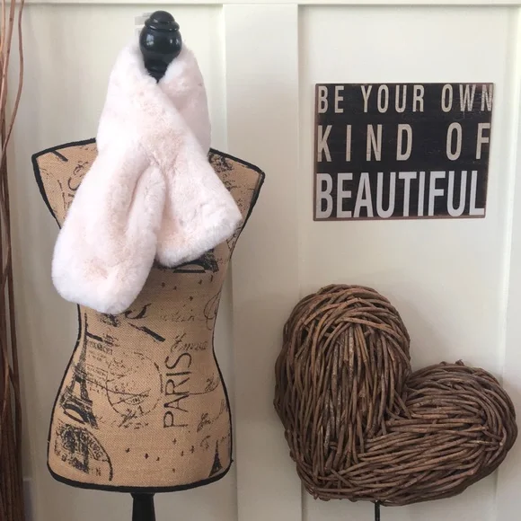 Lauren Conrad Ivory Faux Fur Pull Through Scarf