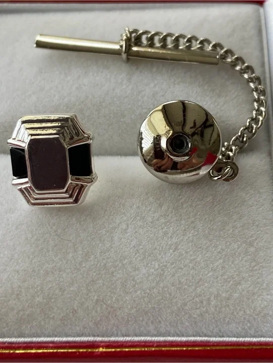 Geoffrey Beene black onyx silvertone tie tack