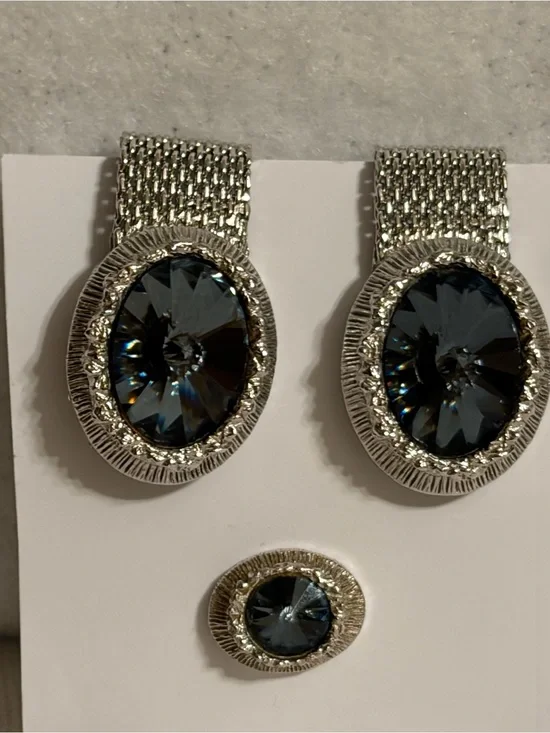 Men’s Silver-Tone Blue stone wrap around cufflinks and bar chain tie tack