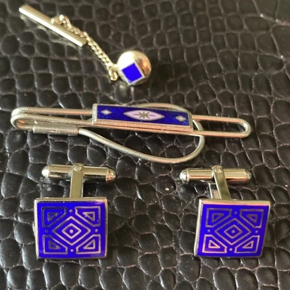 Metropolitan Museum of Art MMA Blue Enamel Cufflinks & Tie Clip Set Geometric