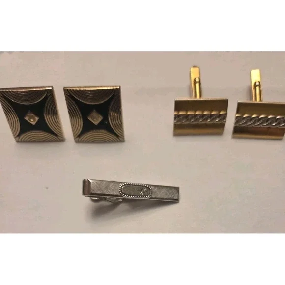 Vintage Lot Of 1 Men's Tie Clip Silvertone, 2 sets Cufflinks Goldtone- All Swank
