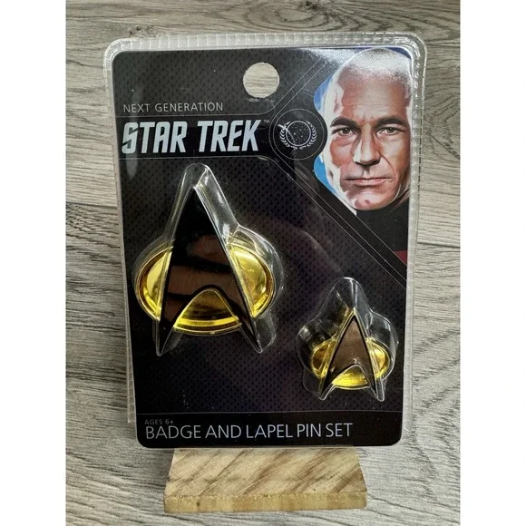 QMX Star Trek:Next Generation Costume Magnetic Communicator Badge & Pin Set NEW