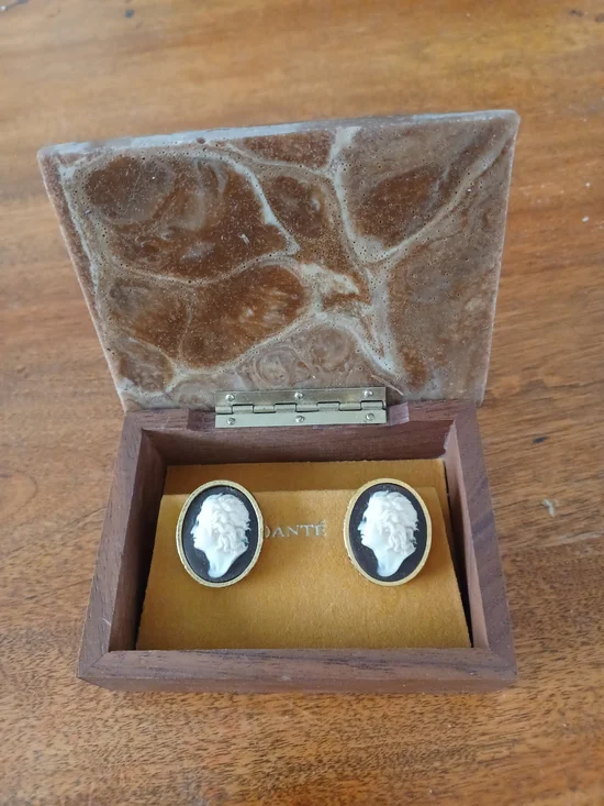 Danté Vintage Cameo Cufflinks in Black and White