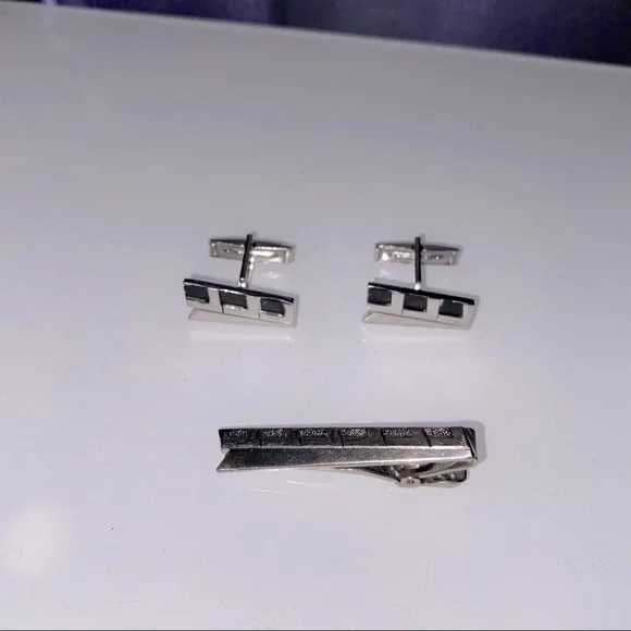 Silver train style cufflinks &‎ matching tie clip
