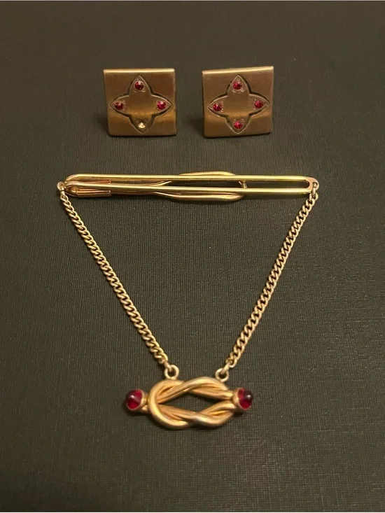 Vintage Swank gold ruby tie bar clip cuff links set