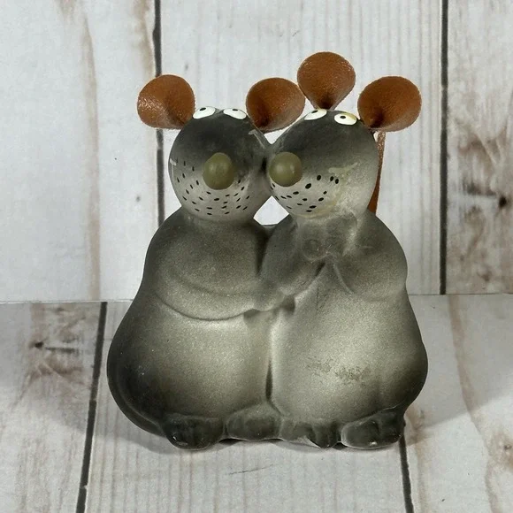 Vintage 2 Mouse Hugging Decor Figurine Shelf Sitter USA  3