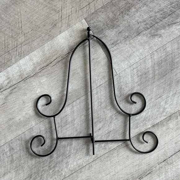 Elegant Black Metal Wall Decor Stand