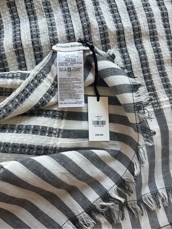 Banana Republic Black & White Striped Fringe Scarf Wrap 100% cotton, new