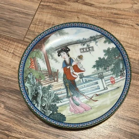 Decorative Asian-Inspired Plate with Elegant Design