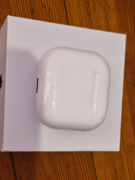 Apple White Wireless Earbuds Charging Case