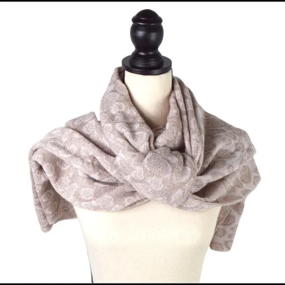V Fraas Soft Knit Blanket Scarf with Metallic‎ Threads