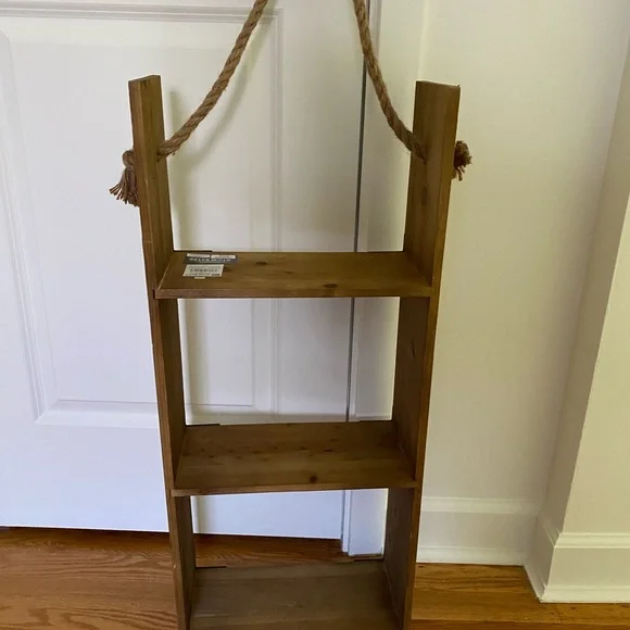 Hanging - Wood shelves